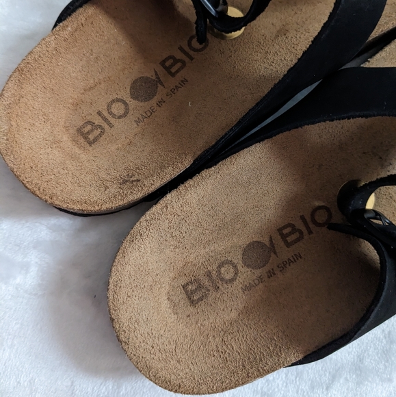 Bio Bio Black Genuine Leather Adjustable Buckle Thong Cork Bed Sandals - Picture 3 of 12